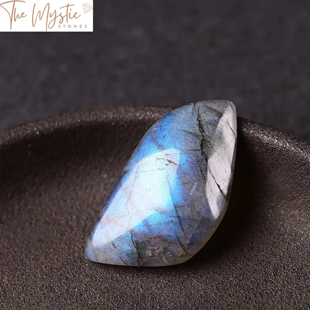 Leaf-Shaped Labradorite Quartz Pendant