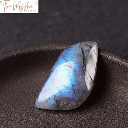 Leaf-Shaped Labradorite Quartz Pendant